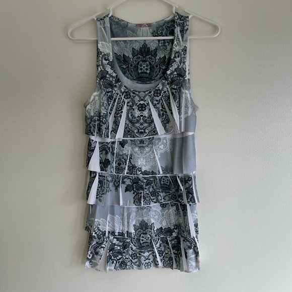 Body Central Boutique size medium  layered blouse with front lining sleeveless - Picture 1 of 11